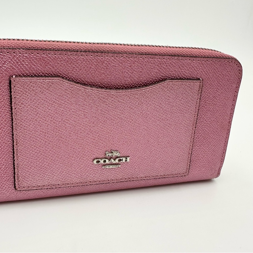Coach Crossgrain Leather Accordion Zip Wallet
Metallic Antique Blush F21068 - Picture 3 of 15